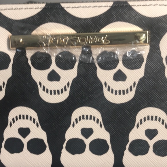 Betsey Johnson, Black with White Skull Heads Wallet - Picture 7 of 7